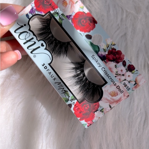 Spikey Criss Cross Mink Lashes - Picture 5 of 15